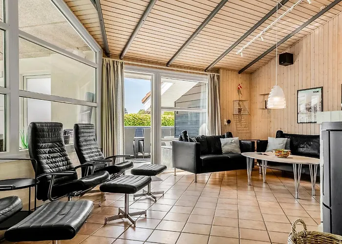 Cozy In With Sauna 度假居 *